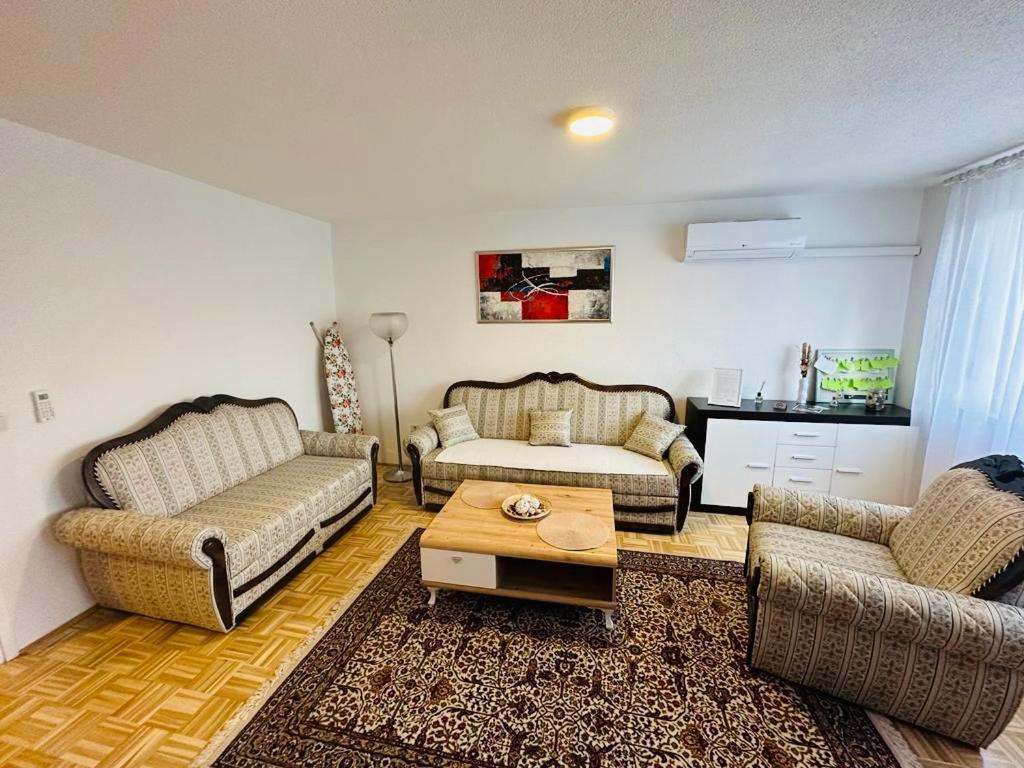 Apartment Etna! Near To Airport Sarajevo Luaran gambar