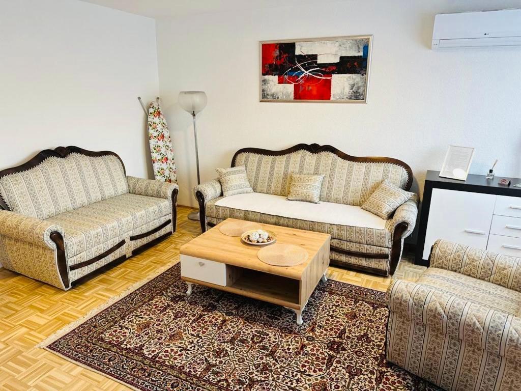 Apartment Etna! Near To Airport Sarajevo Luaran gambar