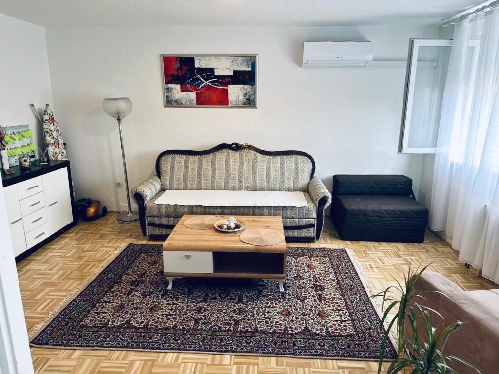 Apartment Etna! Near To Airport Sarajevo Luaran gambar