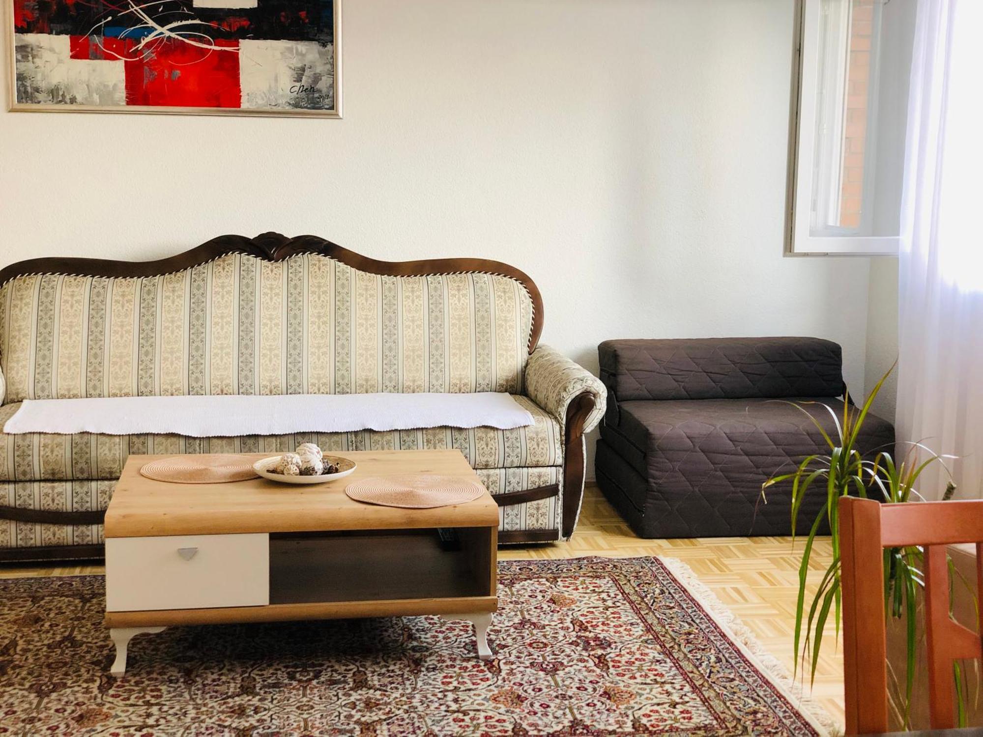 Apartment Etna! Near To Airport Sarajevo Luaran gambar